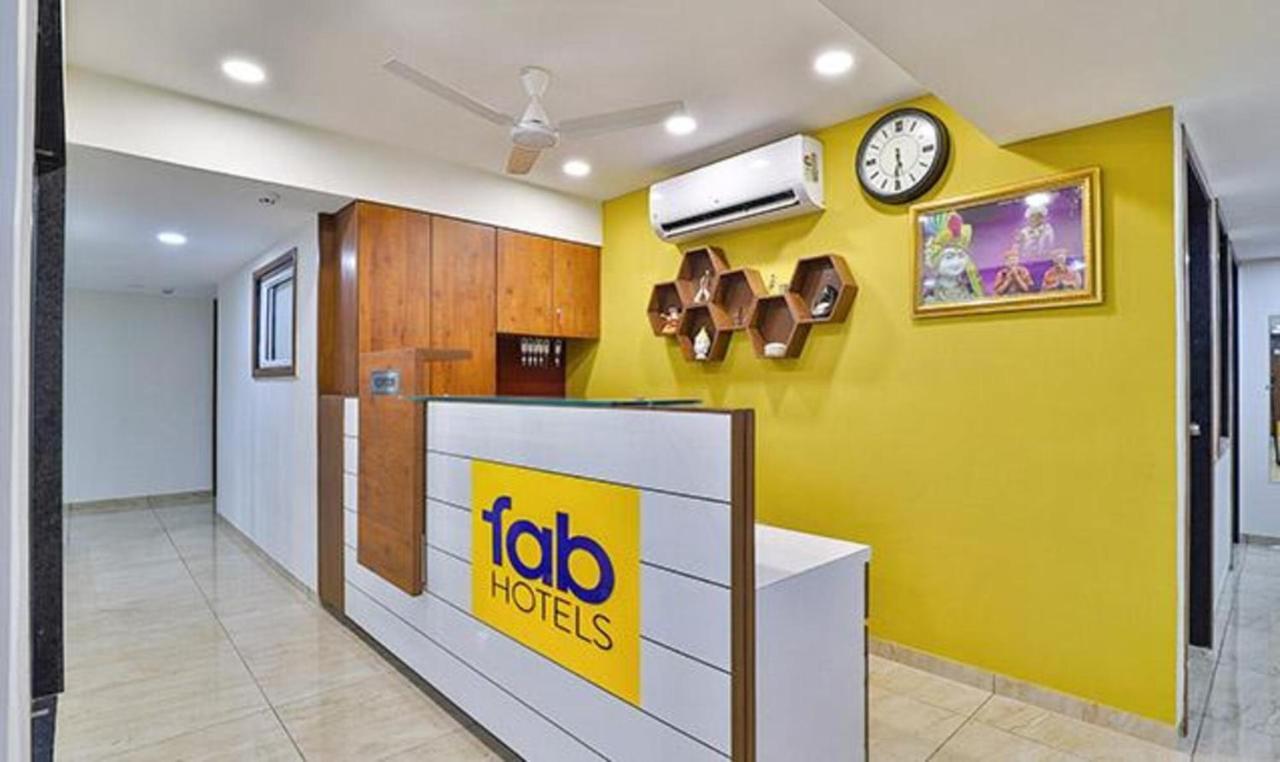 Leo Hotel Ahmedabad Buitenkant foto