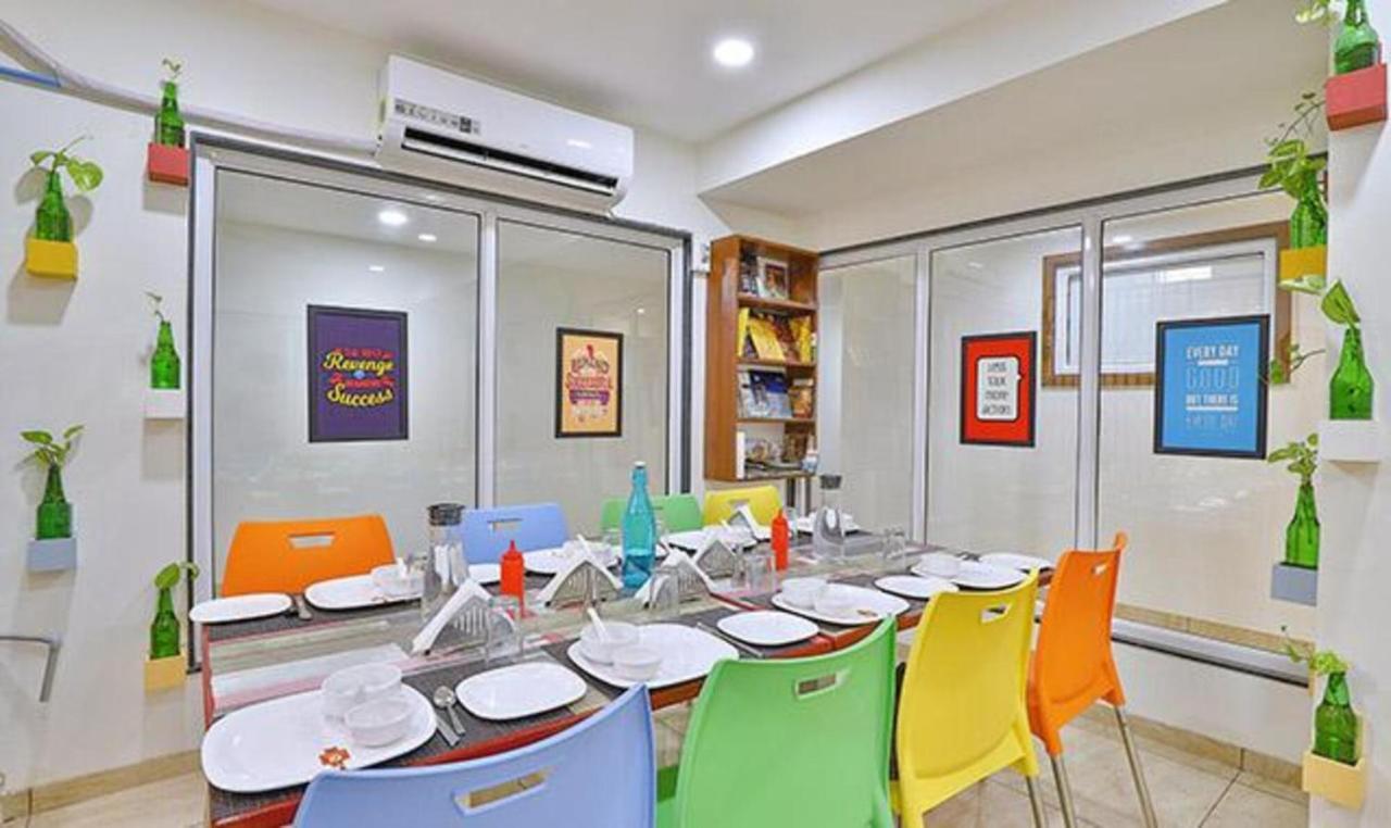 Leo Hotel Ahmedabad Buitenkant foto