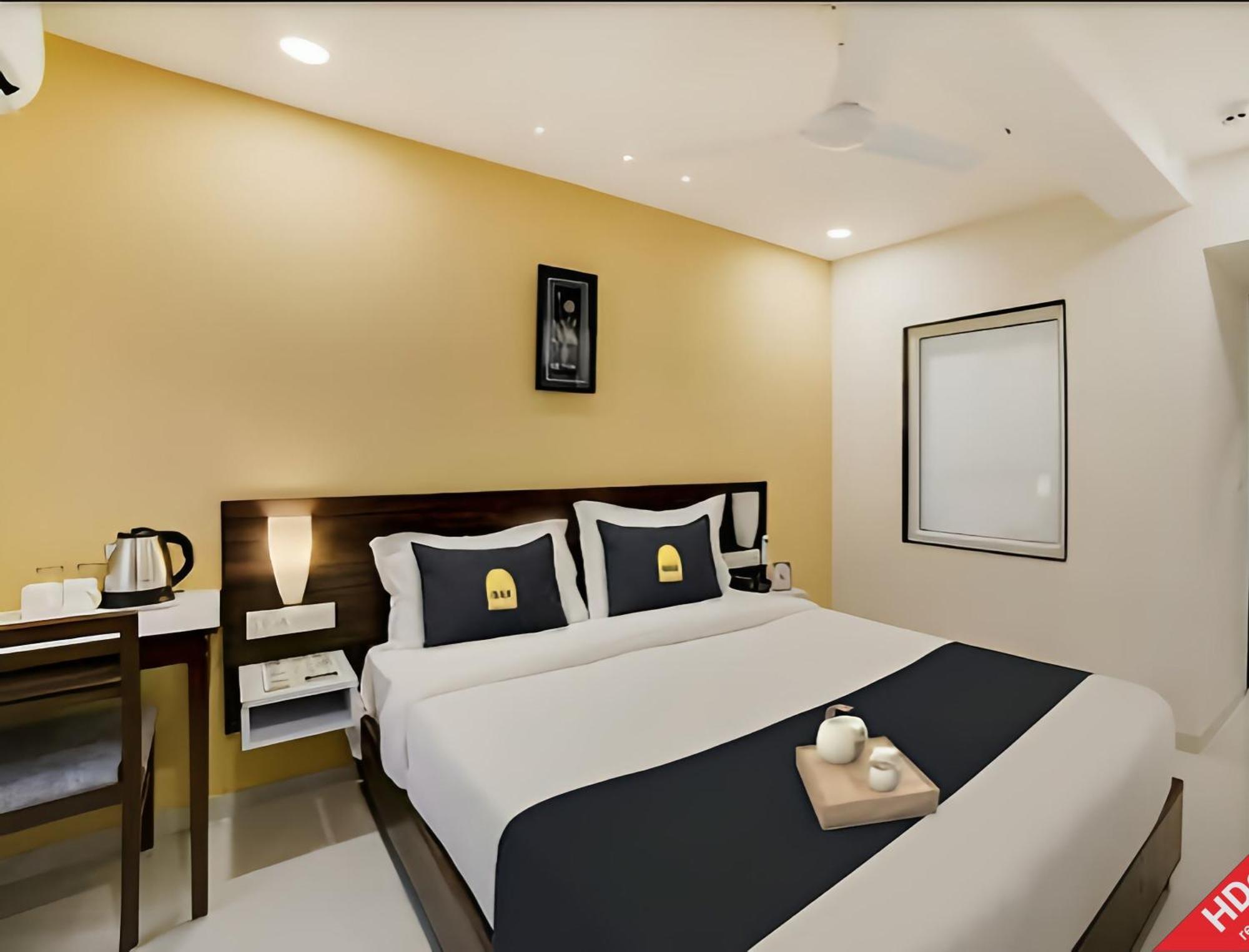 Leo Hotel Ahmedabad Buitenkant foto