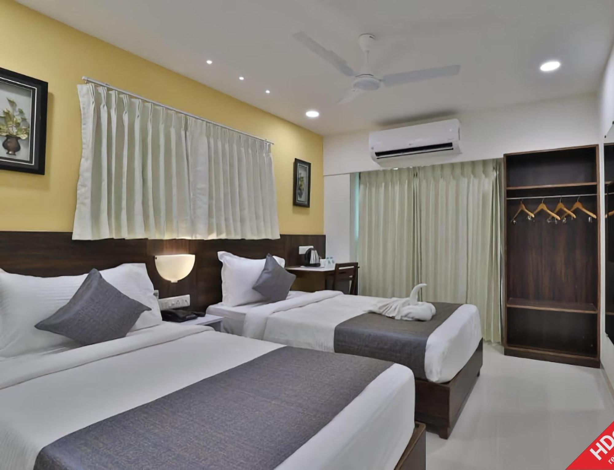 Leo Hotel Ahmedabad Buitenkant foto