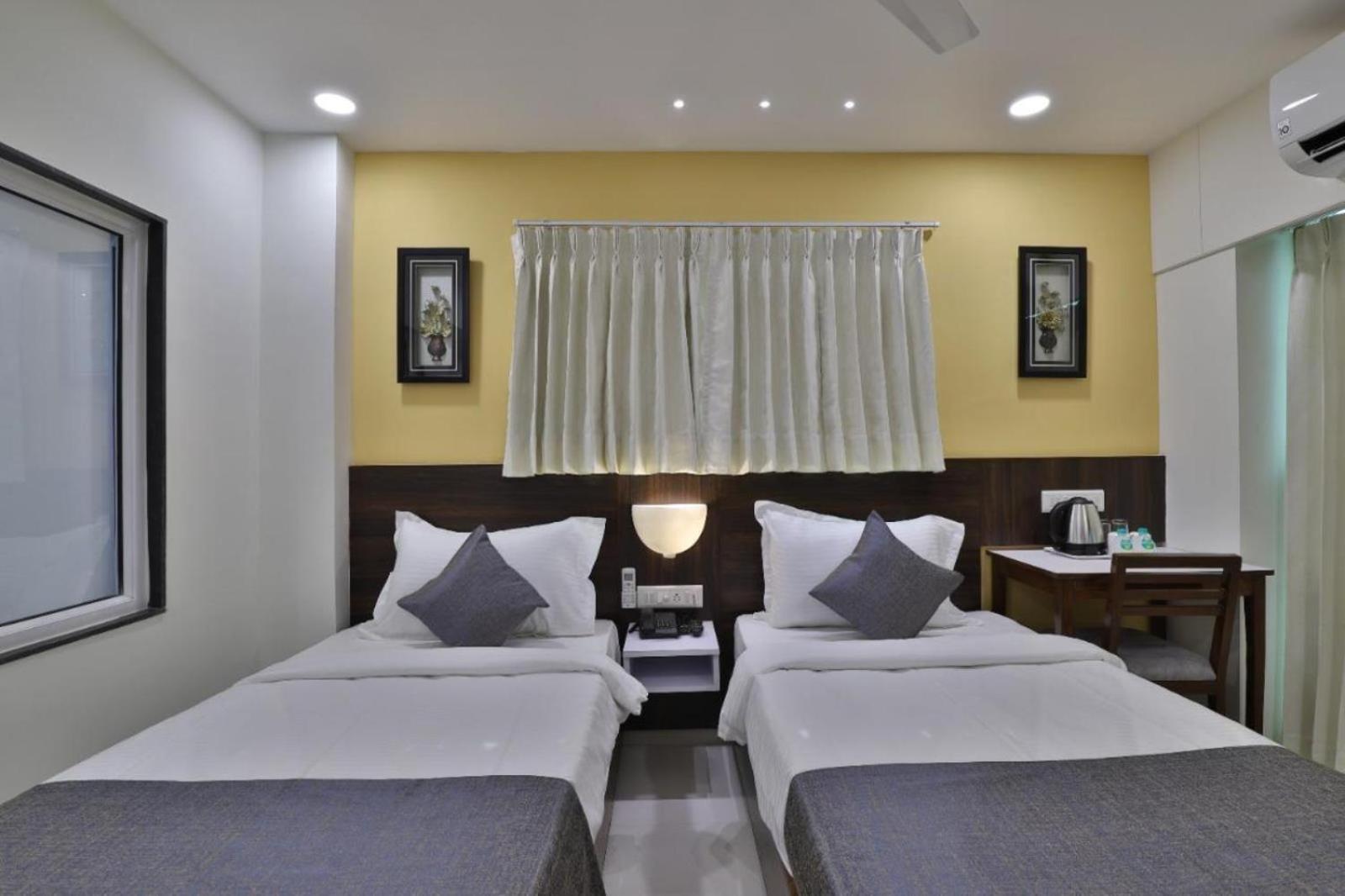 Leo Hotel Ahmedabad Buitenkant foto